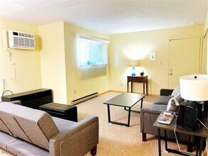 200 Fernwood Rd in Wintersville, OH - Building Photo - Building Photo