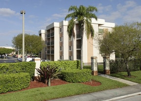 Villa Esperanza in Hialeah, FL - Building Photo