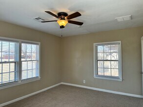 3145 Lakeside Dr in The Village, OK - Building Photo - Building Photo