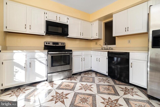 15030 Wheatland Pl in Laurel, MD - Foto de edificio - Building Photo