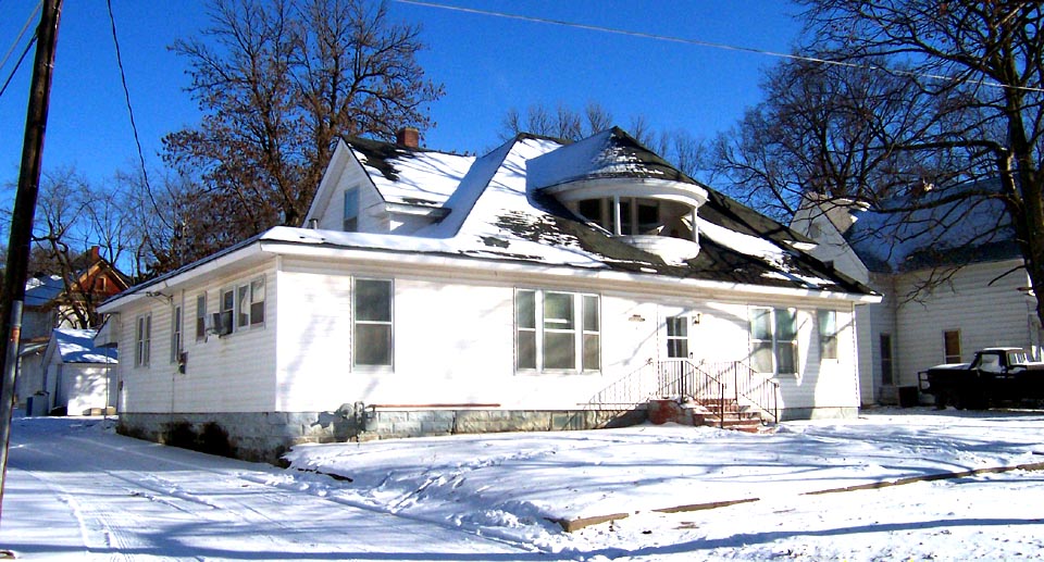 316 S Washington St in Sabetha, KS - Building Photo