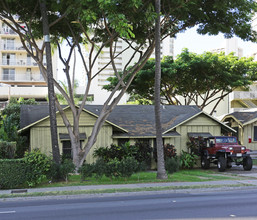 2445-2449 Ala Wai Blvd in Honolulu, HI - Building Photo - Building Photo