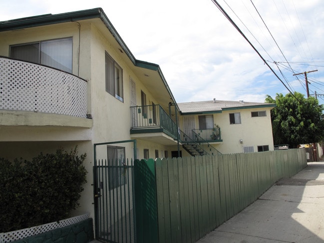 218 E Norton St in Long Beach, CA - Building Photo - Building Photo