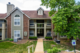 Hunters Ridge STL in St. Louis, MO - Foto de edificio - Building Photo