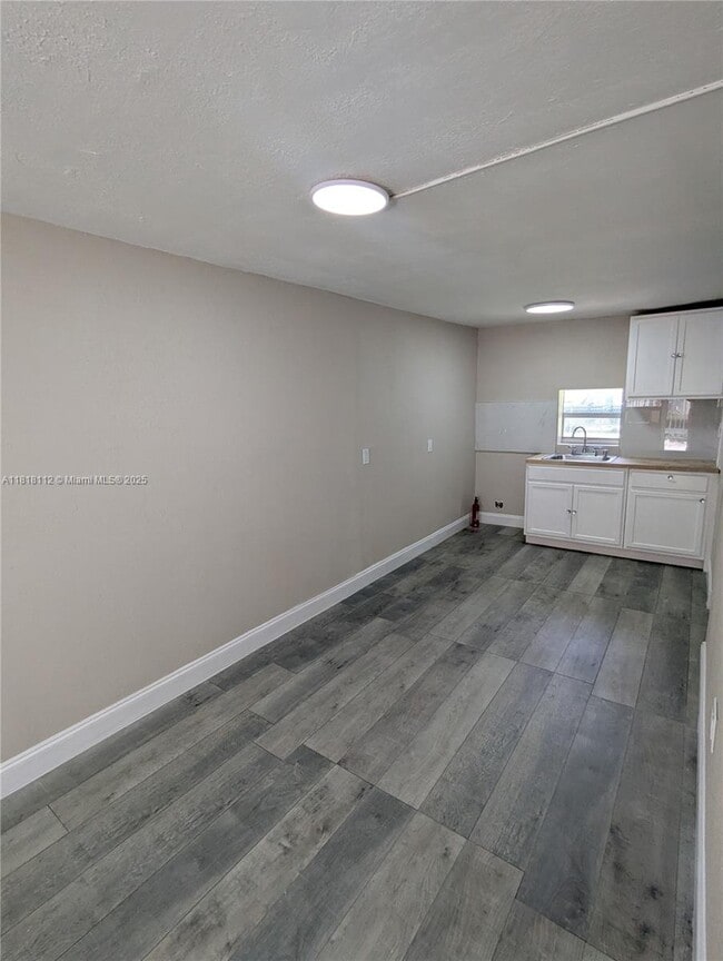 2911 NW 132nd Terrace in Opa Locka, FL - Foto de edificio - Building Photo