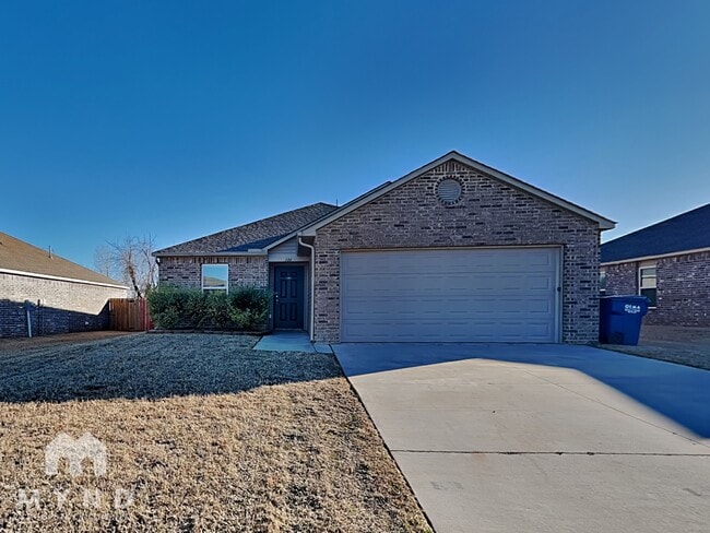 property at 726 W Lola Dr