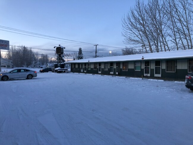 2223 S Cushman St in Fairbanks, AK - Foto de edificio - Building Photo