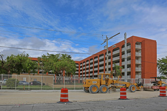 Peters Plaza in Miami, FL - Building Photo - Building Photo