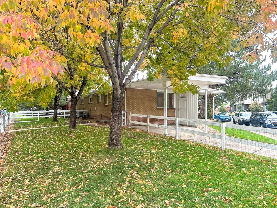 5430 S Curtice St in Littleton, CO - Building Photo