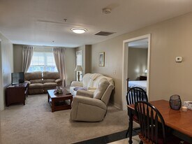 40 Eastern Ave in Manchester, NH - Building Photo