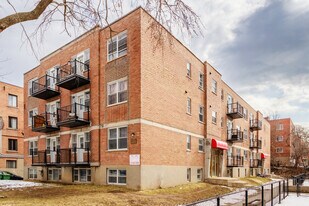 4650 Dupuis Av in Montréal, QC - Building Photo
