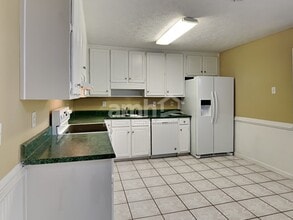 1470 Twin Manor Dr in Loganville, GA - Building Photo - Building Photo