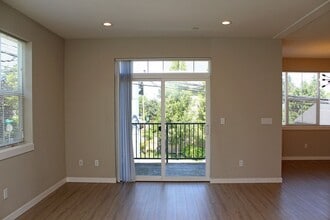 1906 SE Tacoma St in Portland, OR - Foto de edificio - Building Photo