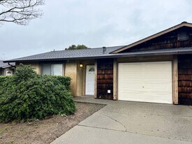 1160-1162 Lisa Ct in Napa, CA - Building Photo