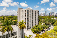 Coral Palms Condominium in Miami, FL - Foto de edificio - Building Photo