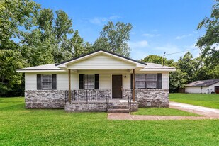 811 10th Way in Pleasant Grove, AL - Building Photo