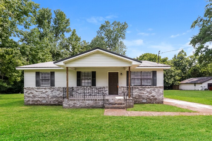 811 10th Way in Pleasant Grove, AL - Building Photo