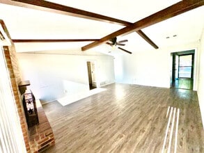 8203 Lynnhaven Ave in Lubbock, TX - Building Photo - Building Photo