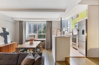 200 W 20th St, Unit 208 in New York, NY - Foto de edificio - Building Photo