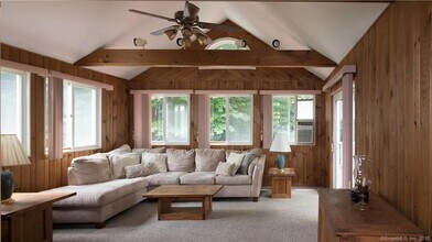 296 Toll House Ln in Fairfield, CT - Building Photo - Building Photo