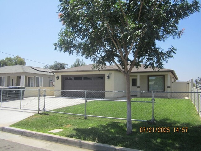 1593 Hillcrest Ave in Riverside, CA - Building Photo - Building Photo