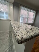 879 Beaconsfield Ave, Unit 2 in Grosse Pointe Park, MI - Foto de edificio - Building Photo