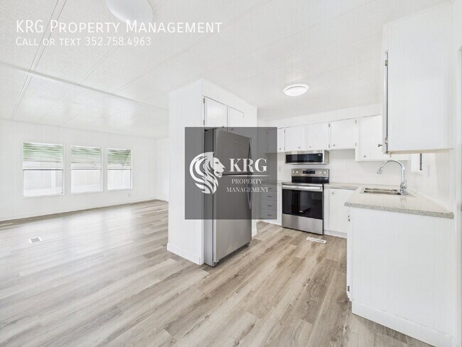 957 Tarrson Blvd in Lady Lake, FL - Building Photo - Building Photo