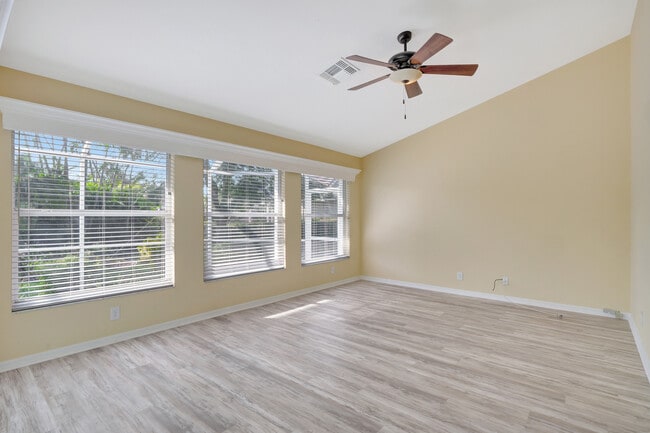 22076 Seashore Cir in Estero, FL - Building Photo - Building Photo