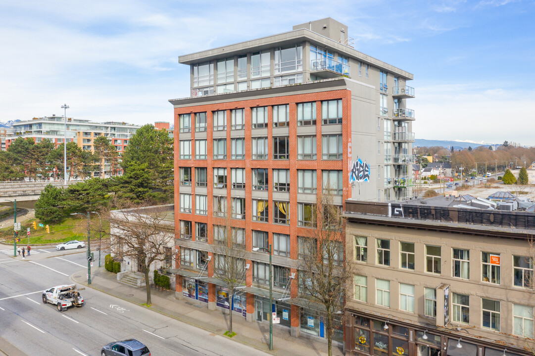 909 Station St in Vancouver, BC - Building Photo