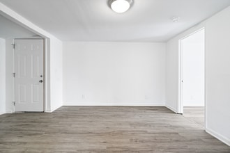 102 S West St in Alexandria, IN - Foto de edificio - Building Photo