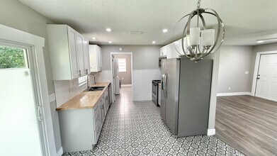 542 SW Duxbury Ave in Port St. Lucie, FL - Building Photo - Building Photo