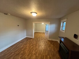 1136 Moorland Ave in Bristol, VA - Building Photo