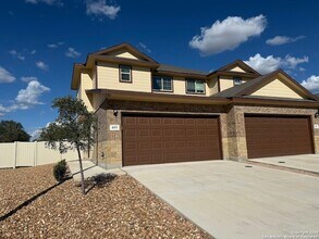 405 Emma Dr, Unit 2 in New Braunfels, TX - Building Photo - Building Photo