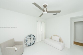 9124 Emerson Ave in Surfside, FL - Foto de edificio - Building Photo
