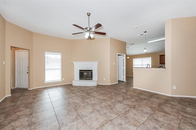 1744 Gentry St in Lancaster, TX - Building Photo - Building Photo