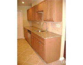 107 Chatham Dr in Monroe Township, NJ - Building Photo - Building Photo