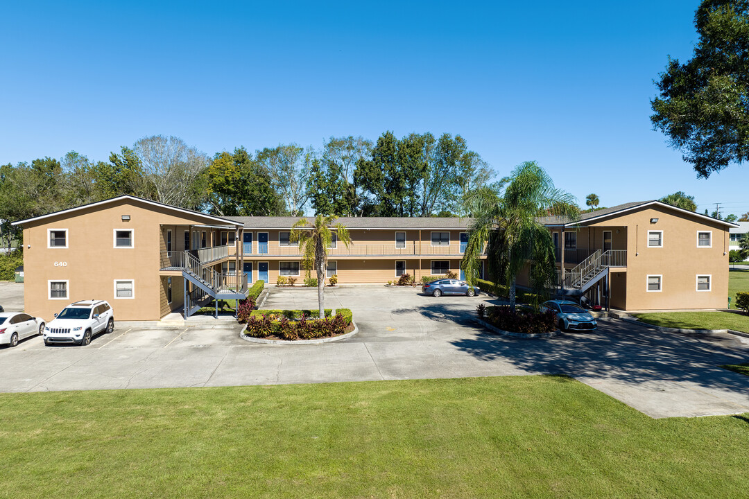 Regents Park in Holly Hill, FL - Building Photo