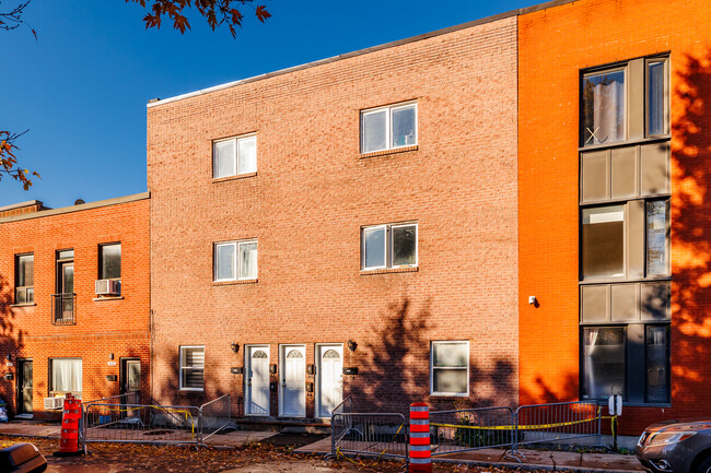 5429 Laurendeau Rue in Montréal, QC - Building Photo - Building Photo