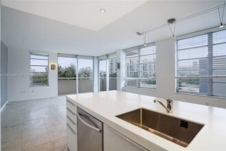 7735 Abbott Ave in Miami, FL - Building Photo - Building Photo