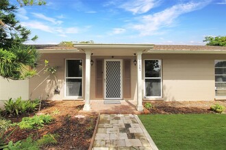 1127 De Leo Dr in Sarasota, FL - Building Photo - Building Photo