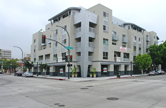 155-169 W Green St in Pasadena, CA - Building Photo - Building Photo