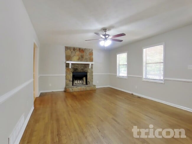 4021 Wylie Ln in Powder Springs, GA - Foto de edificio - Building Photo