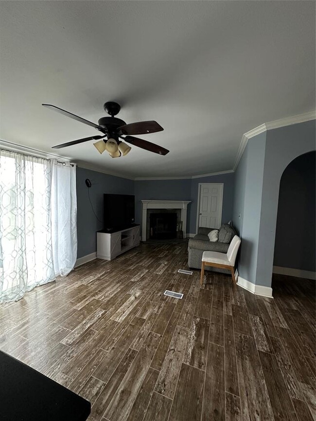 113 Meridian Ln in Luling, TX - Building Photo - Building Photo