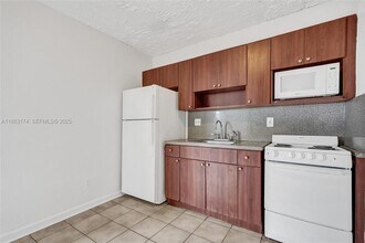 2525 Superior St in Opa Locka, FL - Building Photo - Building Photo