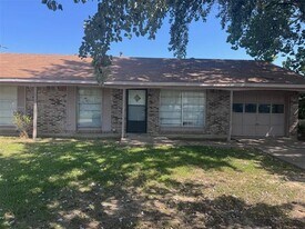 2112 Sunset Dr in Brookston, TX - Building Photo
