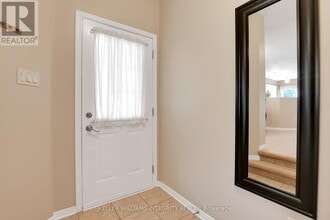 558 Aberfoyle Cir in Ottawa, ON - Building Photo - Building Photo