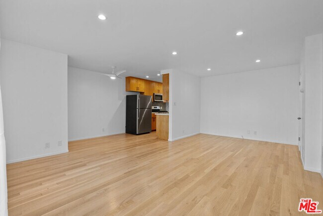 5468 Blackwelder St in Los Angeles, CA - Building Photo - Building Photo