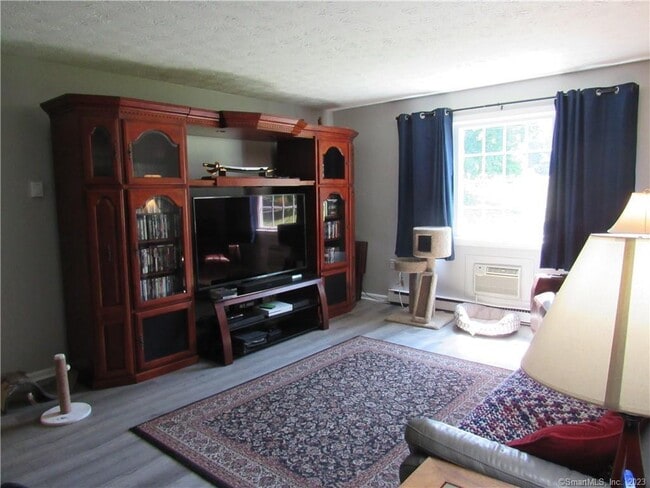 83 Horse Pond Rd in Salem, CT - Building Photo - Building Photo