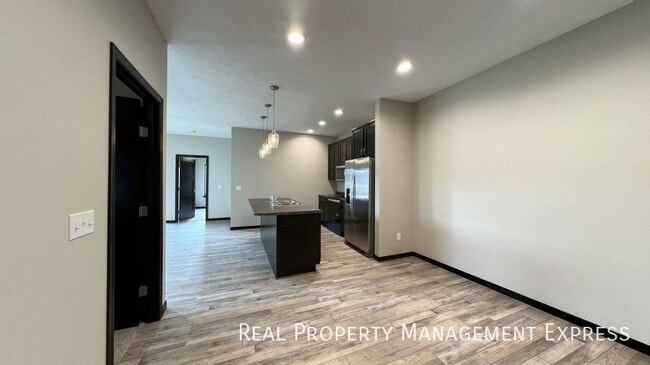 3-Bed, 2-Bath Townhome: Modern, Spacious, Convenient in Sioux Falls, SD - Building Photo - Building Photo