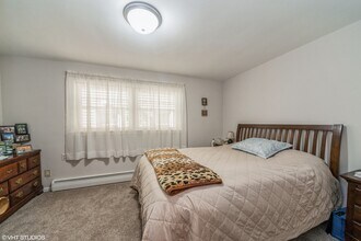 6241 W Montrose Ave in Chicago, IL - Building Photo - Building Photo